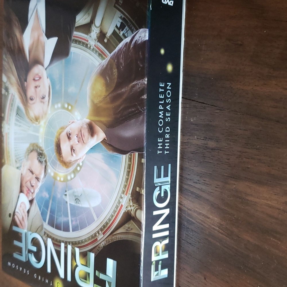 Fringe Season 3 Boxed Set - Picture 2 of 4